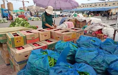 古尔邦节临近，博乐市市场供应货足价稳，果品及蔬菜丰富多样
